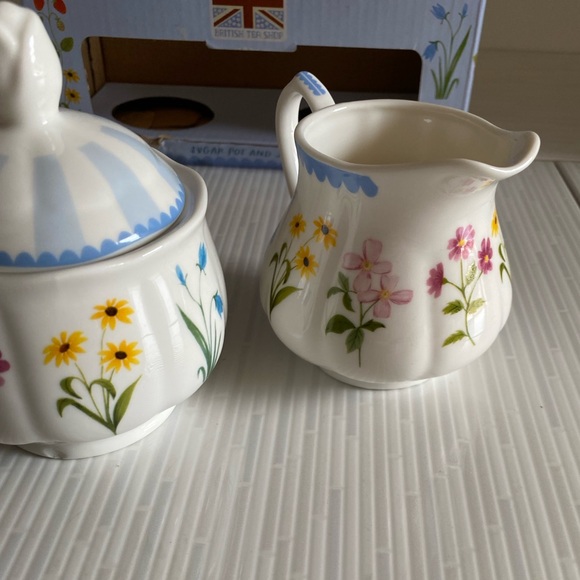 NEW Blue Bird & Willow British Teashop Floral Sugar Pot & Jug Cream Set Tea time - Picture 9 of 15